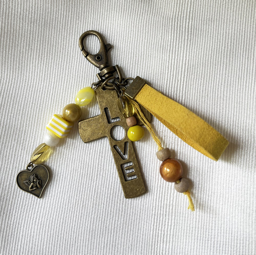 Bijou de sac Croix bronze multi breloques en perles jaunes
