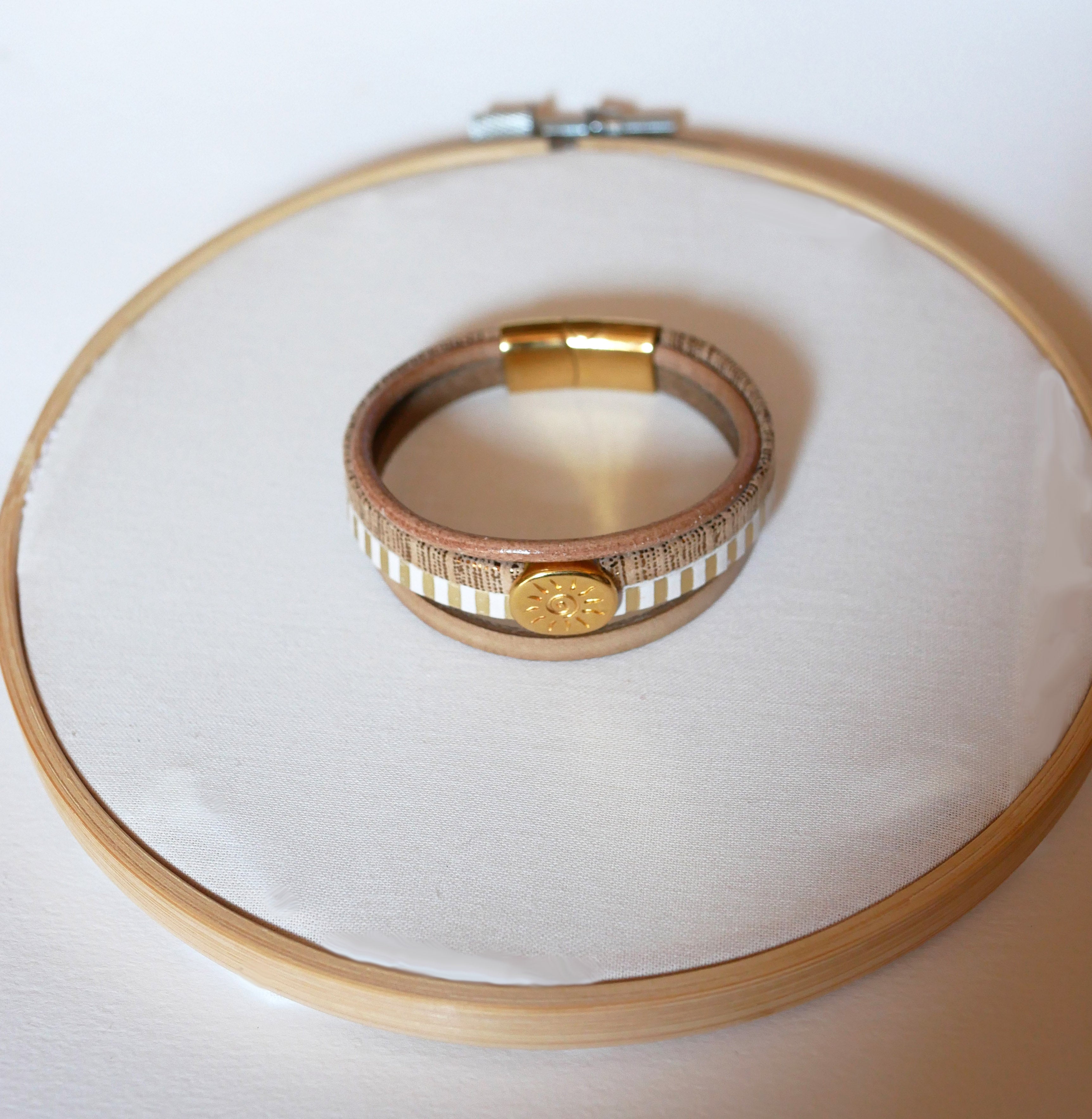 Bracelet manchette femme aux 3 cuirs doré et beige