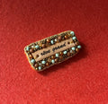 Broche à message en perles tissées et cuir gravé "rêve grand"