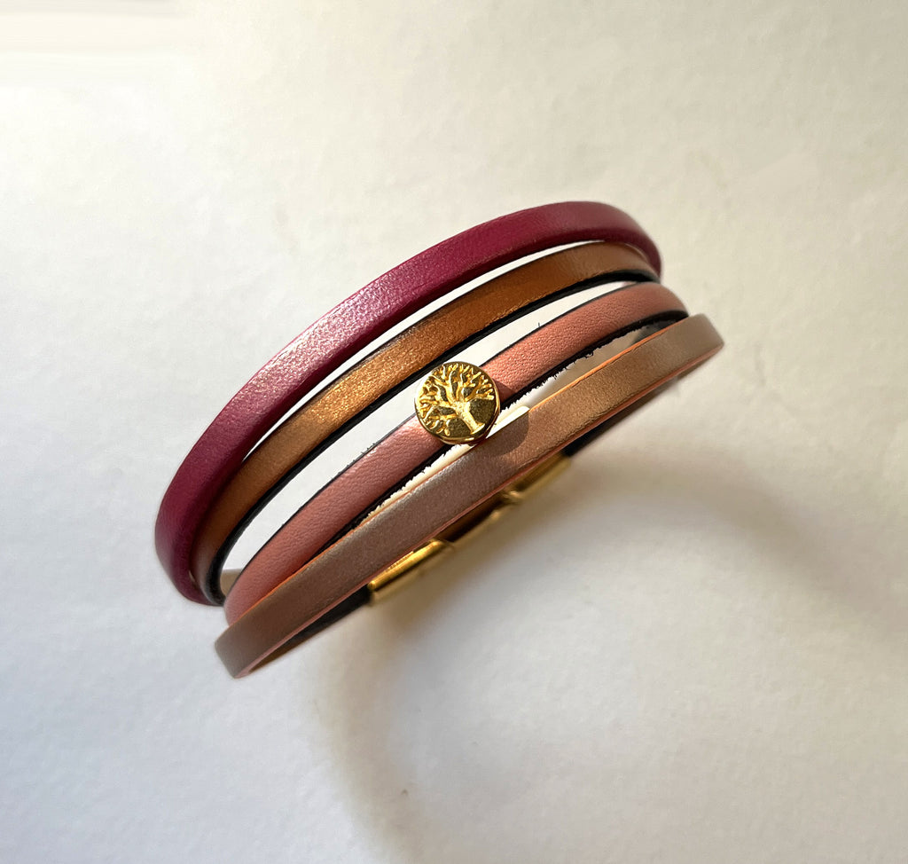 Bracelet manchette aux cuirs nacrées rose pêche