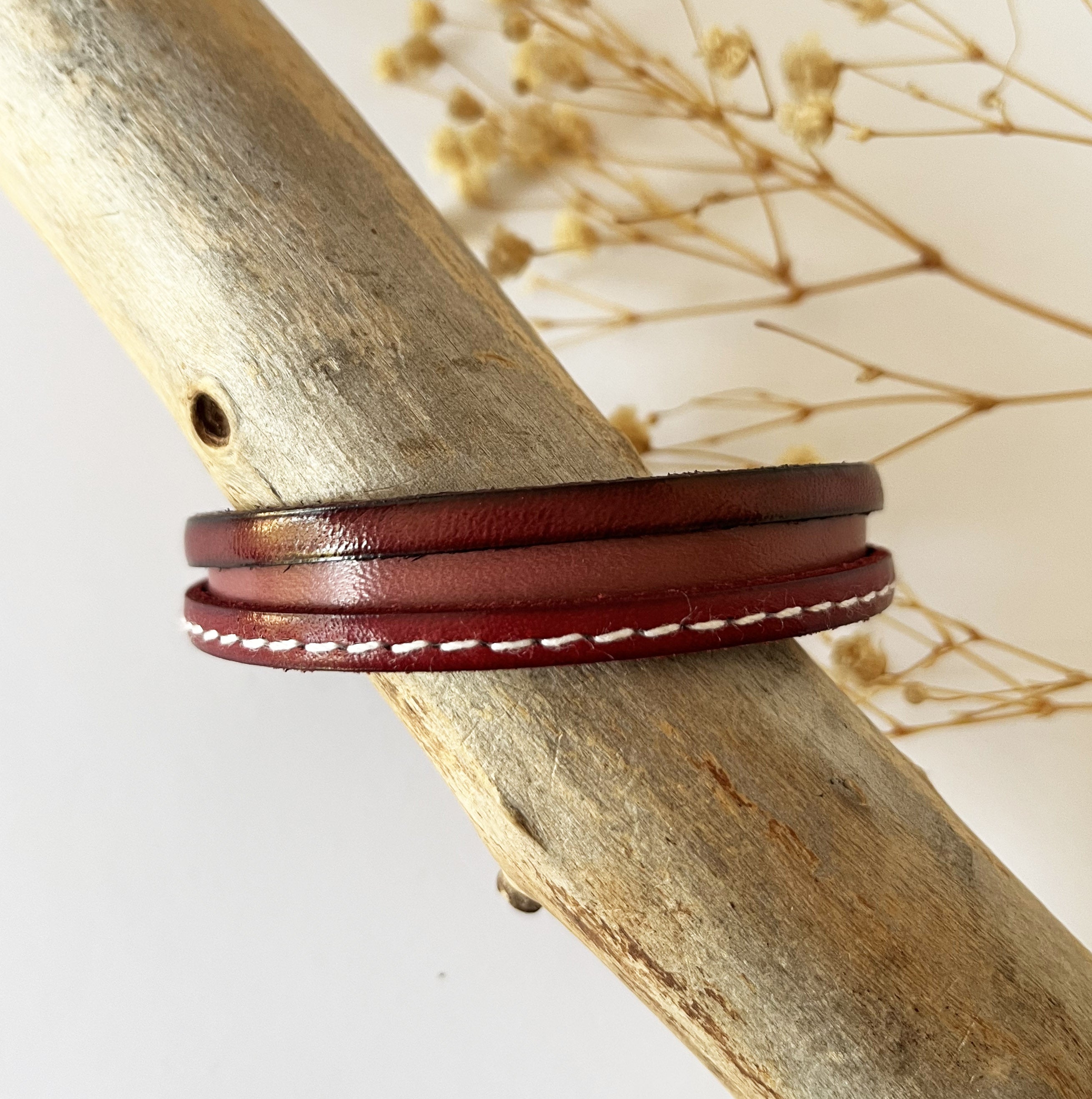 Bracelet manchette femme aux 3 cuirs rouges