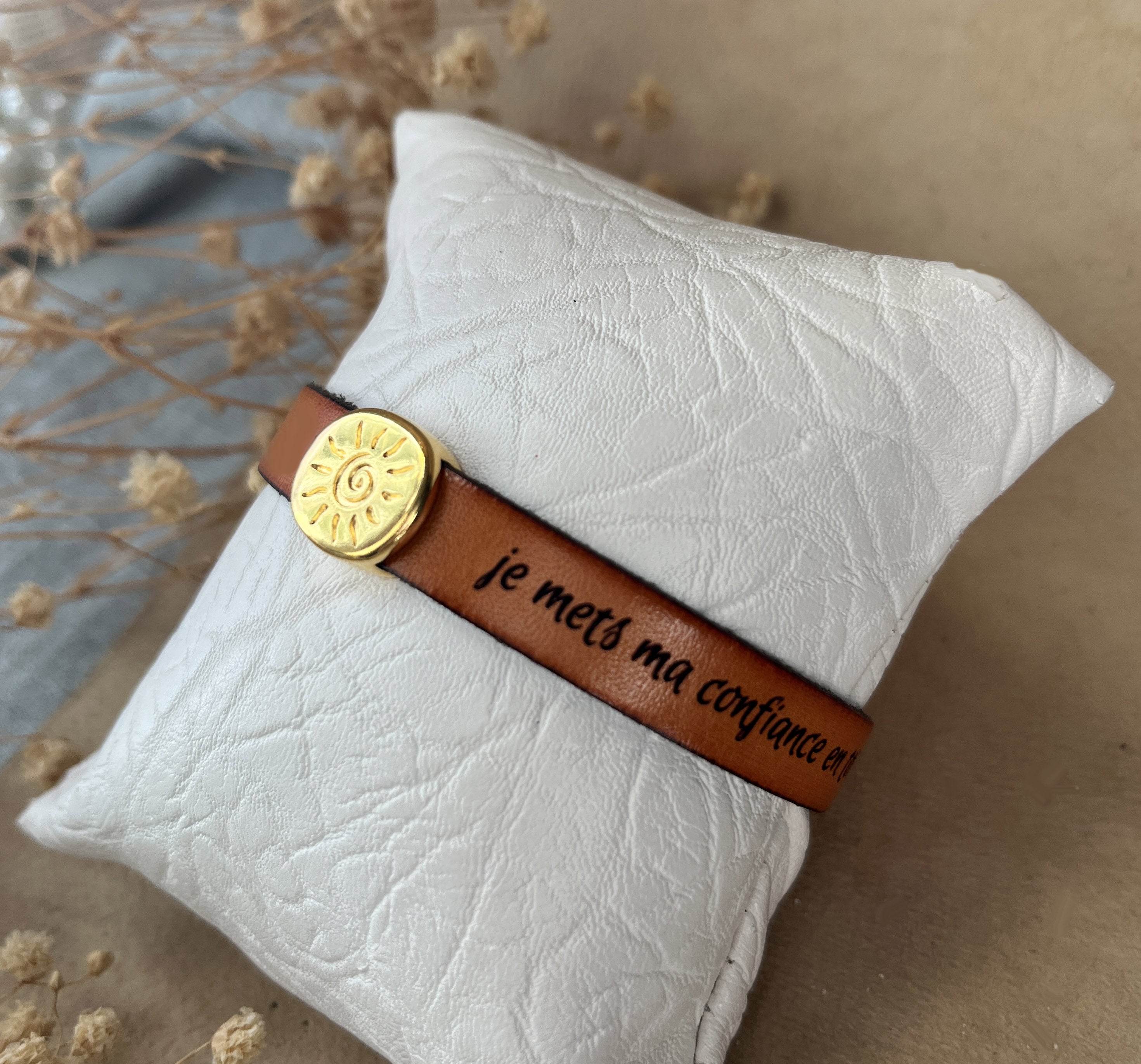 Bracelet cuir charme doré à personnaliser
