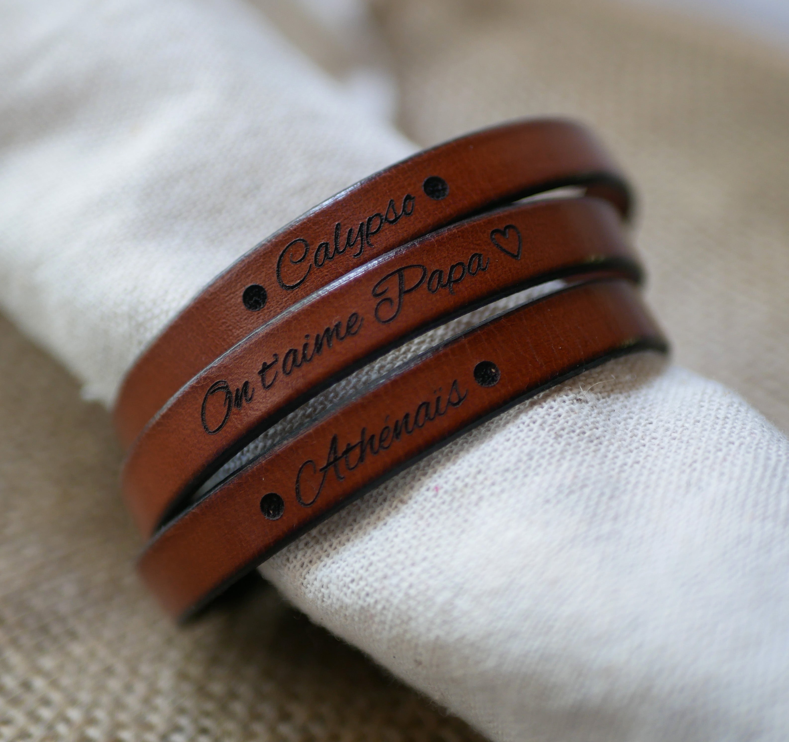 bracelet cuir personnalisé pour un papa avec prénoms des enfants