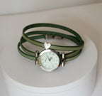 Montre femme bracelet charme et cadran argenté sur 3 tours de cuir